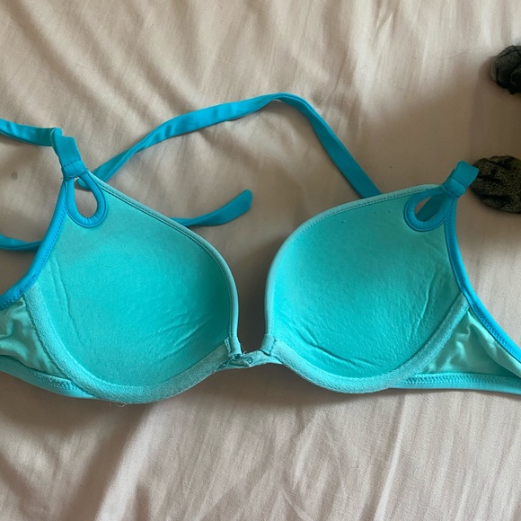 Victoria’s Secret bikini - Picture 2 of 4